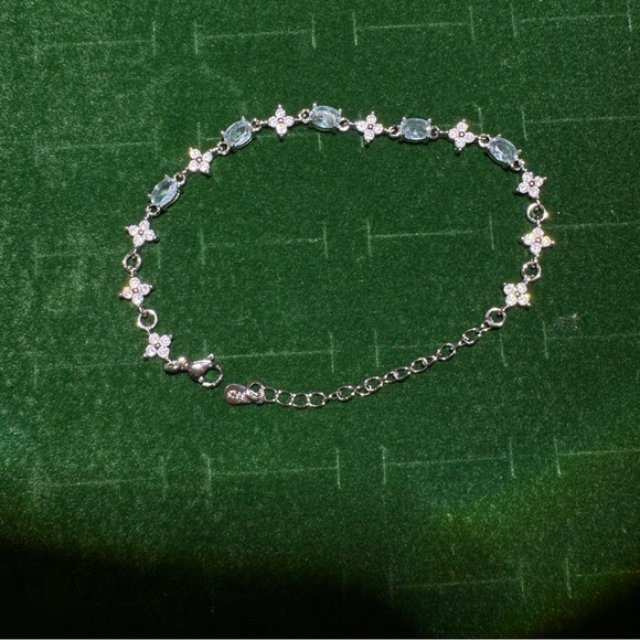 Elegant Silver and Blue Gemstone Bracelet - Picture 6 of 6